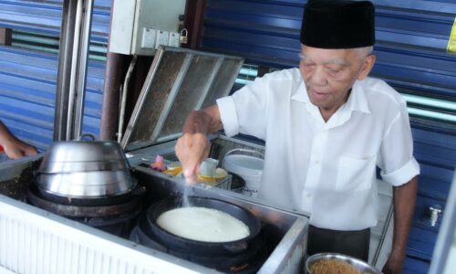 Pak cik apam balik lejen ikat selera pelbagai bangsa