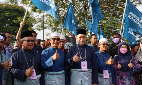 Tiga pemimpin UMNO tanding atas tiket parti lawan, Bebas akan dipecat serta-merta