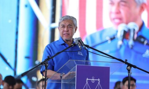 Ahmad Zahid dimohon letak jawatan – MB Johor