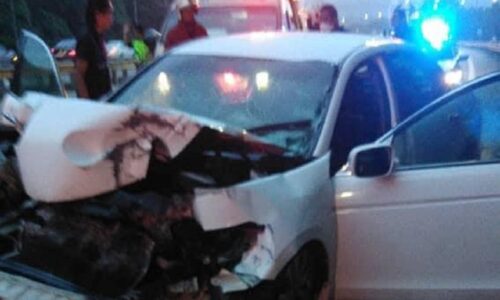 Seorang maut, kereta dinaiki tujuh keluarga langgar belakang treler