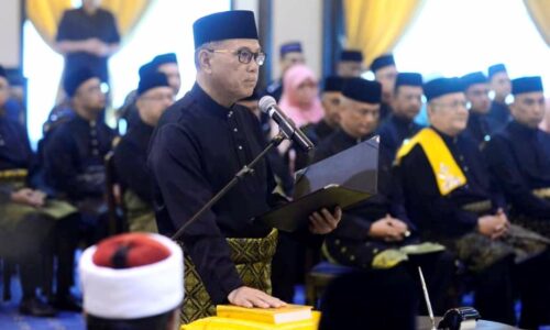Wan Rosdy angkat sumpah MB Pahang untuk penggal kedua