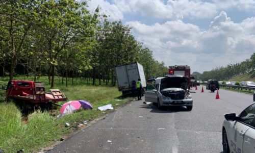 Bapa maut, anak parah dirempuh lori ketika tukar tayar kereta