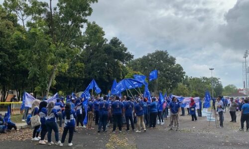 Meriah macam di stadium