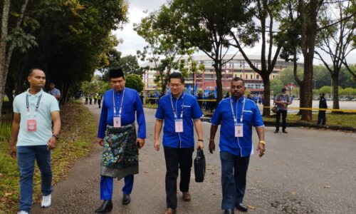 Lima calon Parlimen Tangga Batu hadir serah borang pencalonan