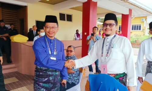 Calon Parlimen Jasin selesai serah borang pencalonan