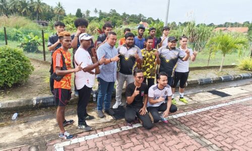 Tarik pelancong luar ke Masjid Tanah