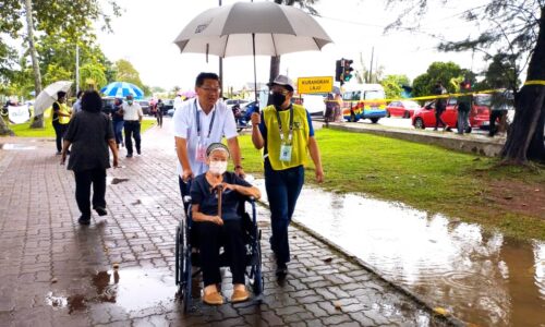 Warga emas, OKU tunai tanggungjawab awal pagi