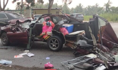 Wanita nyaris maut kereta rempuh lori 25 tan