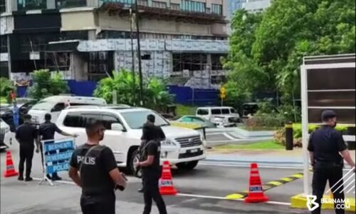 Tiga pemimpin tertinggi BN tiba di Istana Negara