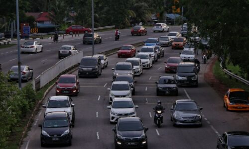 PRU15: Aliran trafik lebuh raya utama perlahan