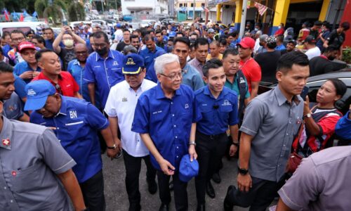 PM lawat Pekan Durian Tunggal
