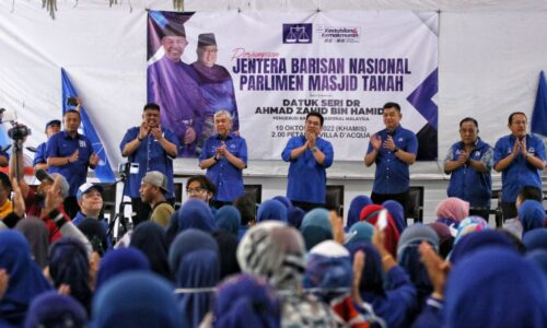 Anak-anak M40 turut diberikan laptop percuma – Ahmad Zahid