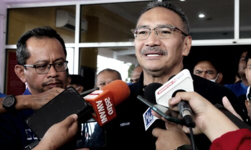 ‘Letak perjuangan parti lebih daripada kepentingan diri’ – Hishammuddin