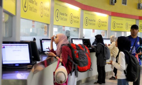 PRU15: Pengundi balik kampung, tiket bas ‘laku keras’