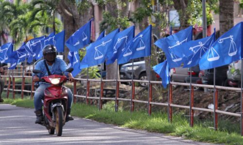PRU15: Kepentingan kos. strategi, media sosial terhadap perang poster