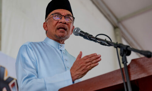 Henti anjur majlis besar-besaran – PM