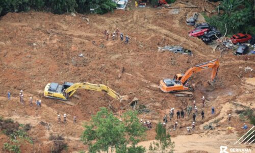 Cuaca mendung, operasi SAR sembilan lagi mangsa tanah runtuh diteruskan