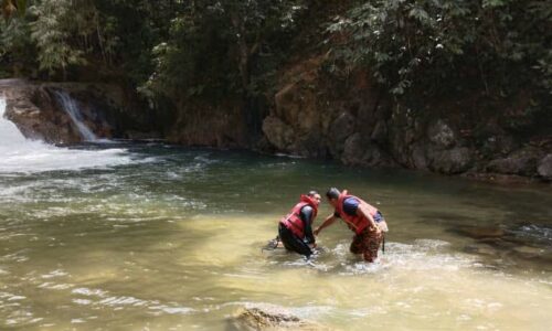 Dua mahasiswa lemas ketika mandi di Sungai Chiling