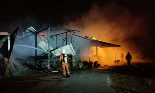 Bau hangit selamatkan tiga beranak daripada rentung