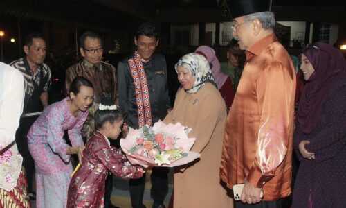 TYT dan isteri hadir Konsert Apresiasi Kem Kesenian Kanak-Kanak Kebangsaan 2022
