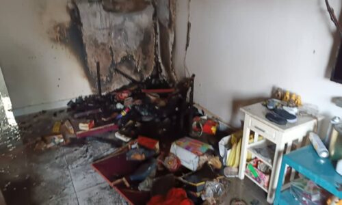 Penduduk gempar, sebuah unit pangsapuri terbakar