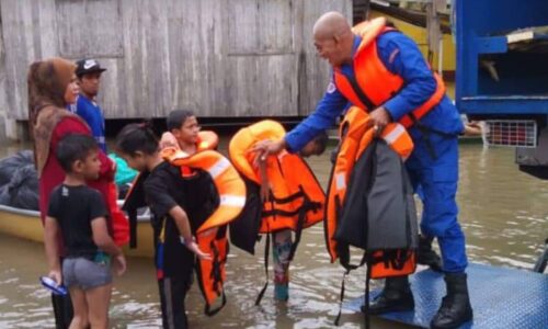 Banjir: Hampir 100 anggota APM bertugas di Pasir Mas