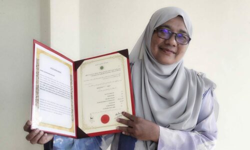 Bekas pensyarah wakaf rumah dua tingkat demi saham akhirat