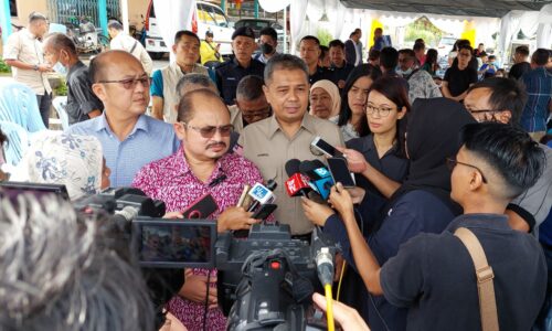 Tanah Runtuh:  Sumbangan diserahkan apabila keluarga bersedia