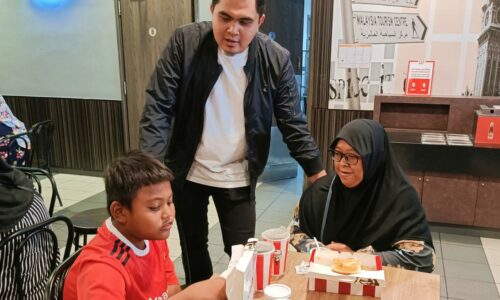 Tujuh tahun anak ‘mengidam’ KFC, akhirnya ditunaikan
