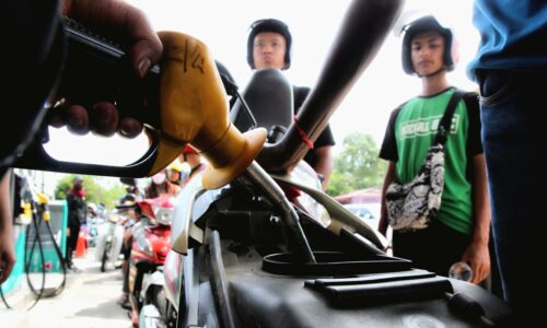 Harga RON97 turun 10 sen, RON95 dan diesel kekal