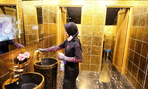 Tandas kayangan: ‘Luar setinggan, dalam kondo’
