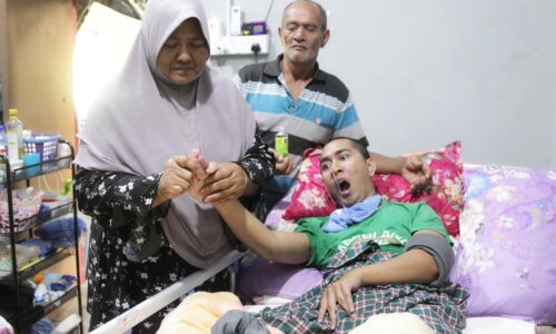 Ibu harapkan keajaiban anak akan sembuh