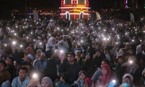 Lautan umat Islam banjiri Dataran Sejarah Ayer Keroh sempena Malam Cinta Rasul