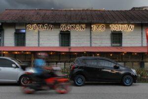 Rumah makan 100 tahun 1