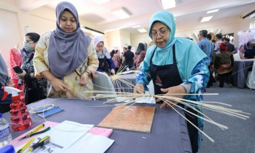 28 usahawan tempatan pamer hasil kraftangan