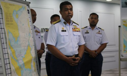 Dua kapal pindah minyak bernilai RM24.5 juta secara haram ditahan