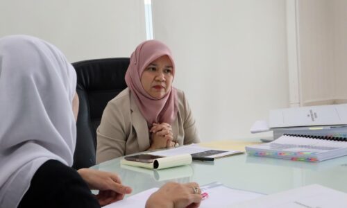 Henti budaya beri amaran kepada guru yang kritik di media sosial – Fadhlina