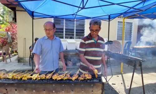 Ayam Percik Hutan Percha, tarikan pelancong ke Machap