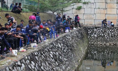 Polis Melaka juga hebat tangkap ikan