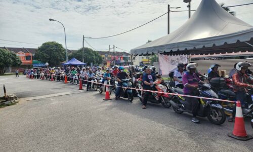 Tok Ajak ‘payung’ petrol percuma