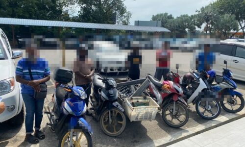 JPJ berpakaian preman awasi pemandu warga asing