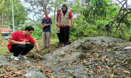 Siapa buang sisa simen dalam longkang?