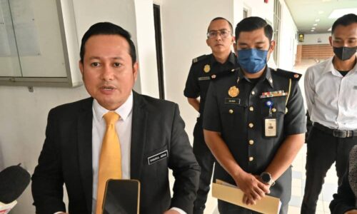 Menyamar buru pembuang sisa komersial haram