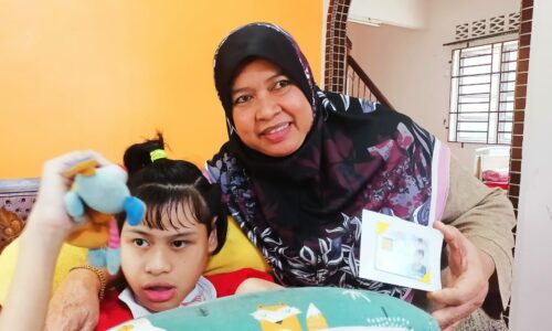 Nenek bersyukur cucu OKU dapat MyKad