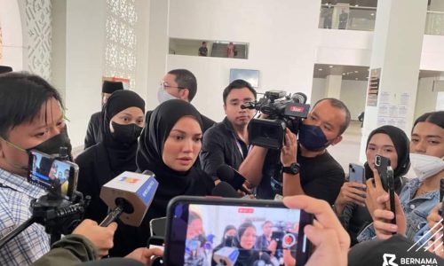 Puteri Sarah fail cerai terhadap Syamsul Yusof