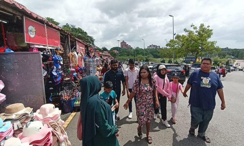 Pelancong ‘divert’ ke Ayer Keroh