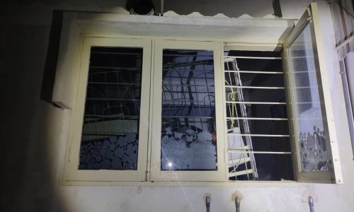 Bertembung polis ketika pecah rumah dua tingkat