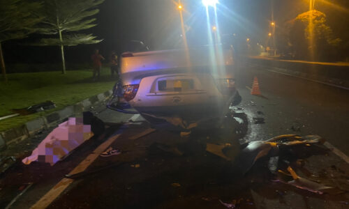 Dua maut kereta rempuh lori