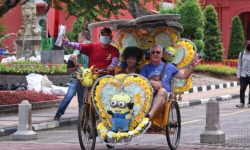 Pelitup muka: Polis Melaka tunggu signal KKM, Kerajaan Negeri