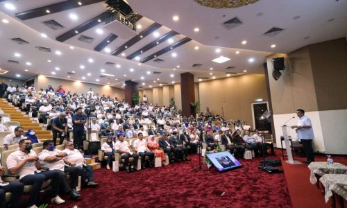 Ubah stigma jabatan dan agensi kerajaan lambat bertindak, kena tunggu lama – KM